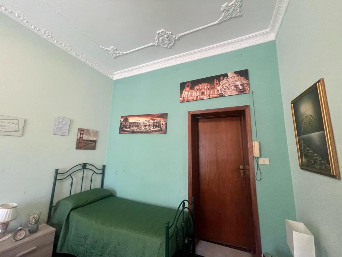 Maya'S Apartment Close To Ballaro Market And Central Station Palermo Exterior photo